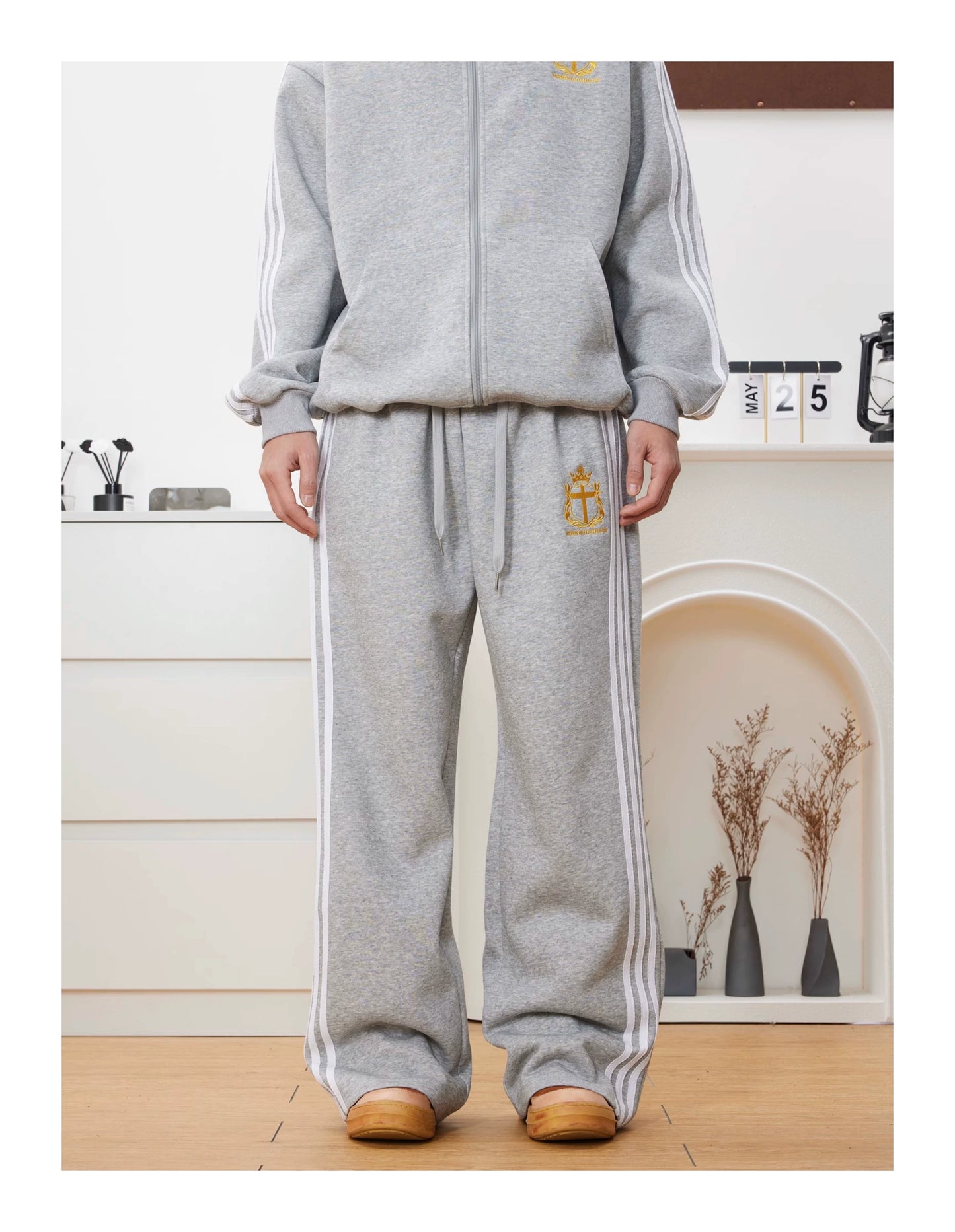 EMBROIDERY STRIPE ZIPPED HOODIE & SWEAT PANTS
