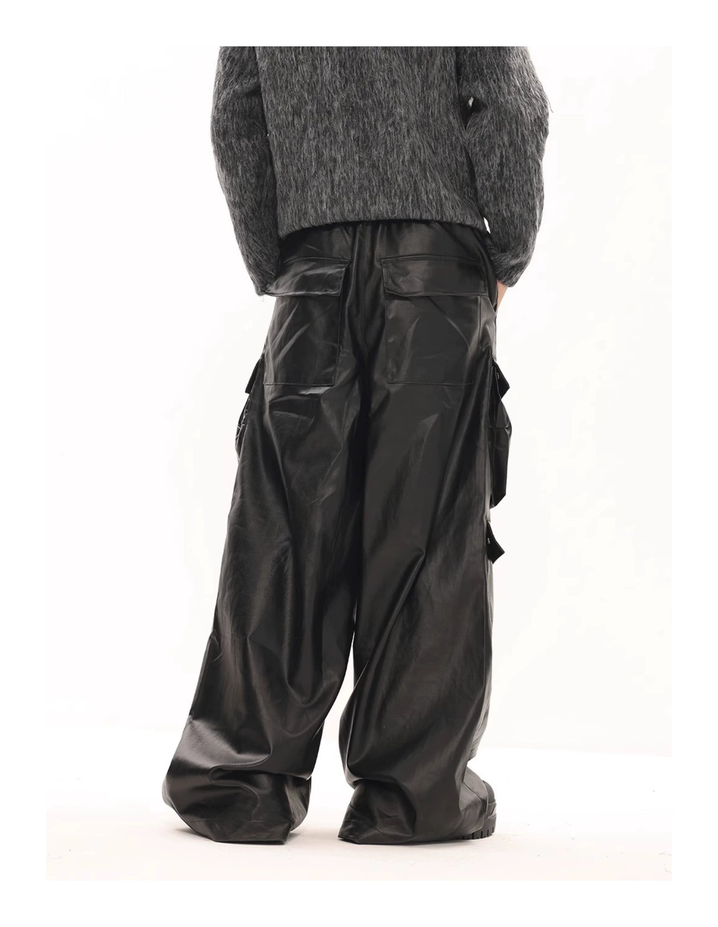 GLOSSY CARGO LEATHER PANTS