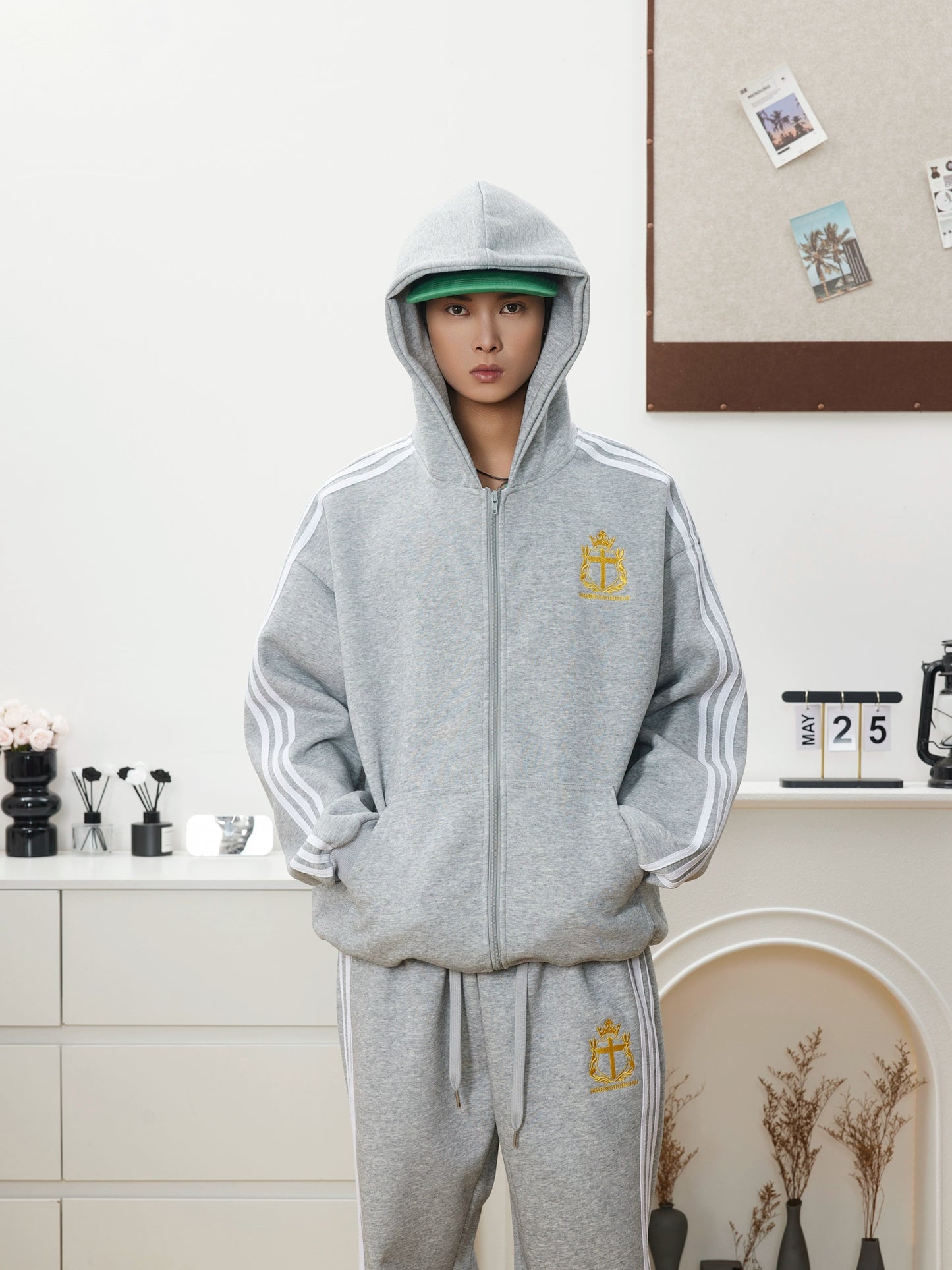 EMBROIDERY STRIPE ZIPPED HOODIE & SWEAT PANTS