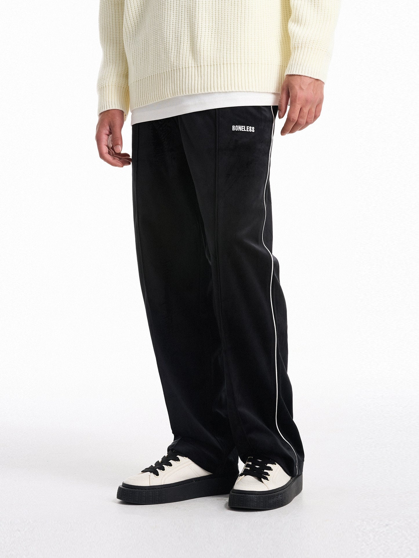 VELVET EMBROIDERED TARCK PANTS