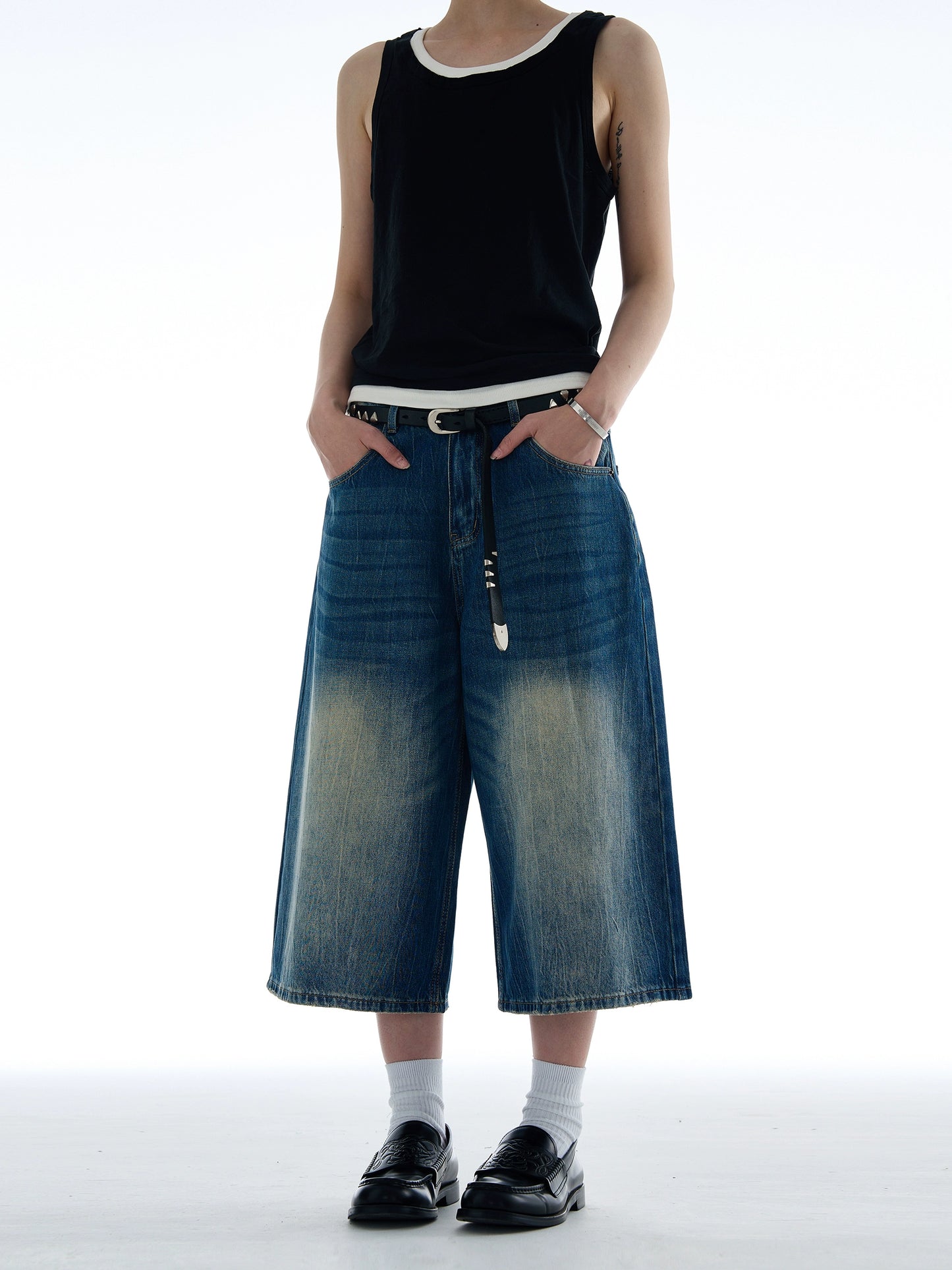 DISTRESSED WASHED DENIM SHORTS
