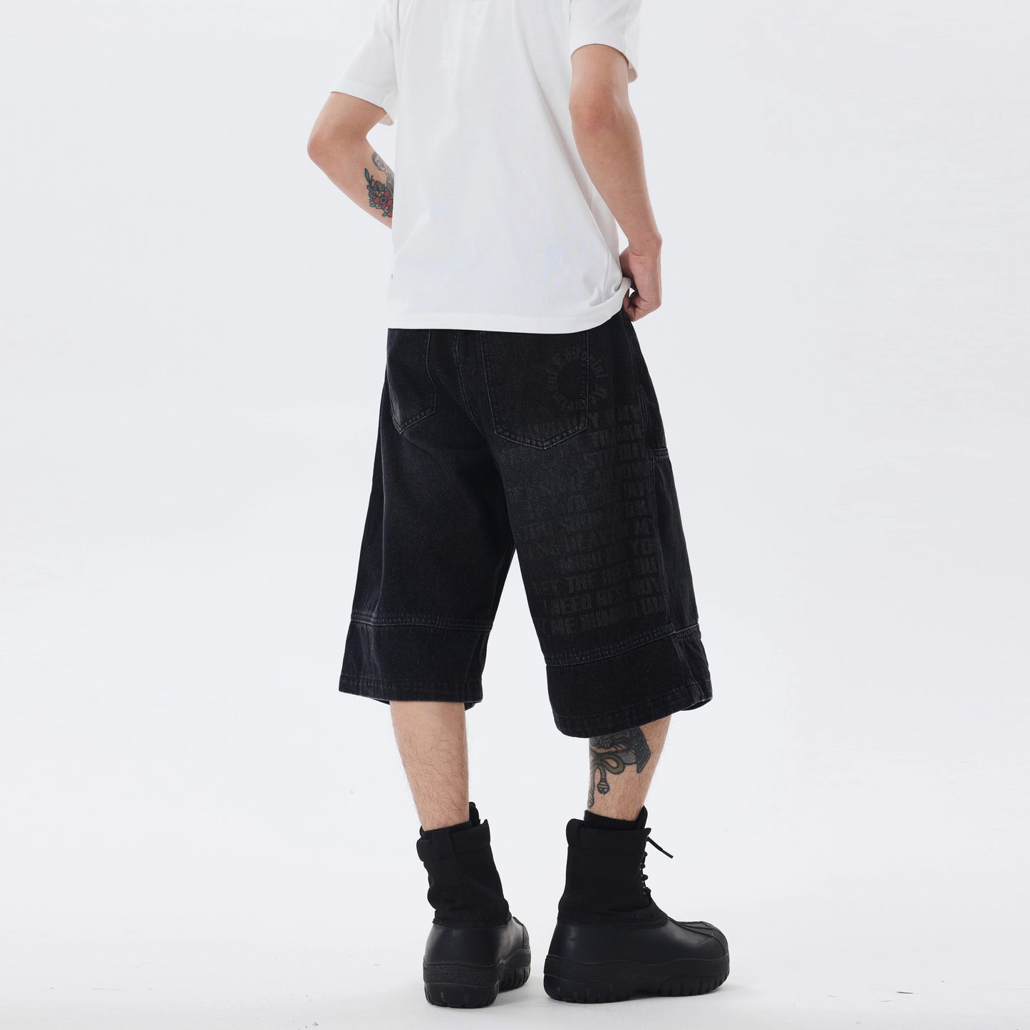 BACKPRINT WASHED DITRESSED DENIM SHORTS