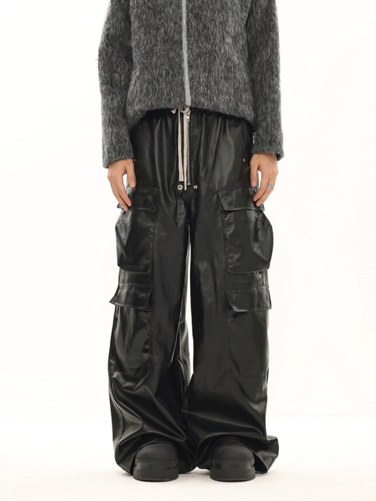 GLOSSY CARGO LEATHER PANTS