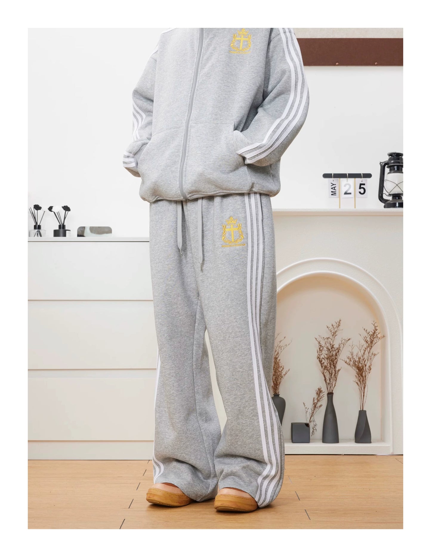 EMBROIDERY STRIPE ZIPPED HOODIE & SWEAT PANTS