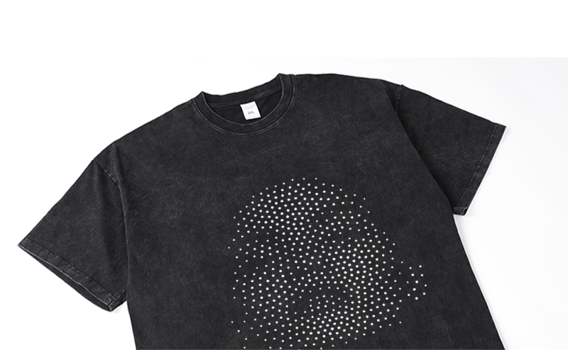 STUDDED FACE GRAPHIC T-SHIRTS