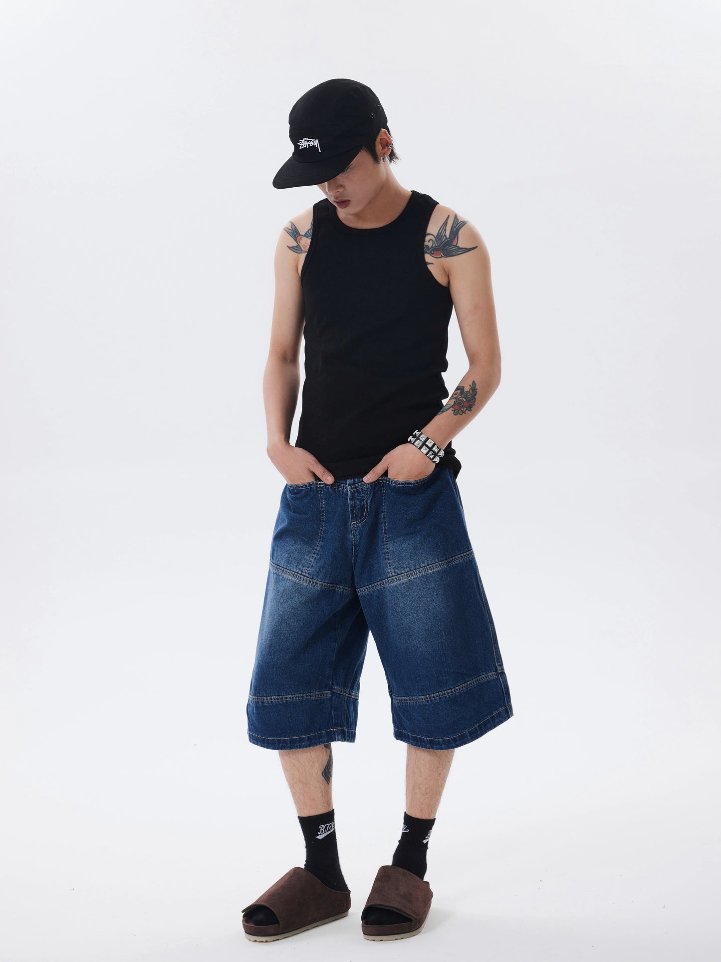 BACKPRINT WASHED DITRESSED DENIM SHORTS