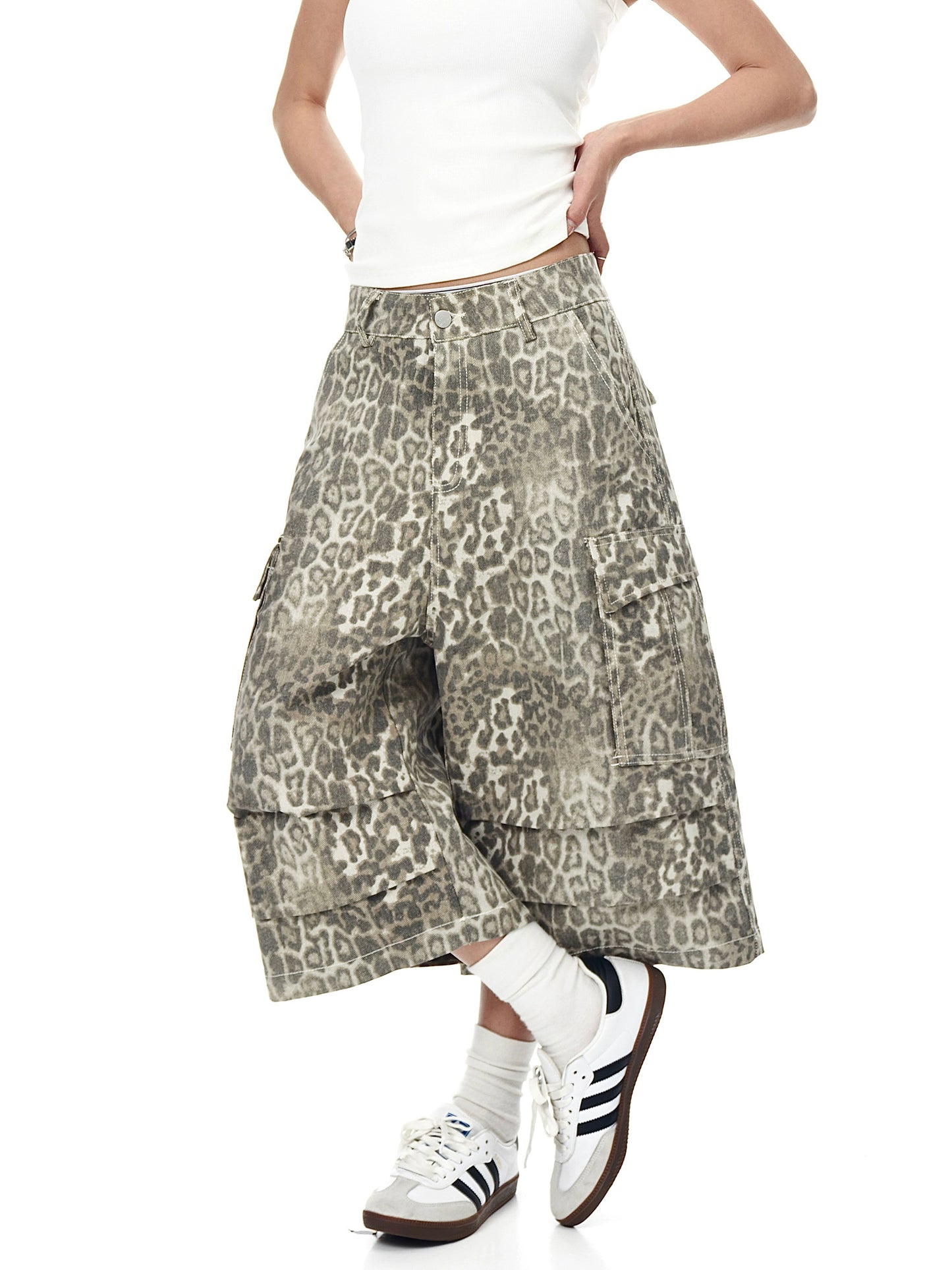 VINATGE DISTRESSED LEOPARD CARGO SHORTS