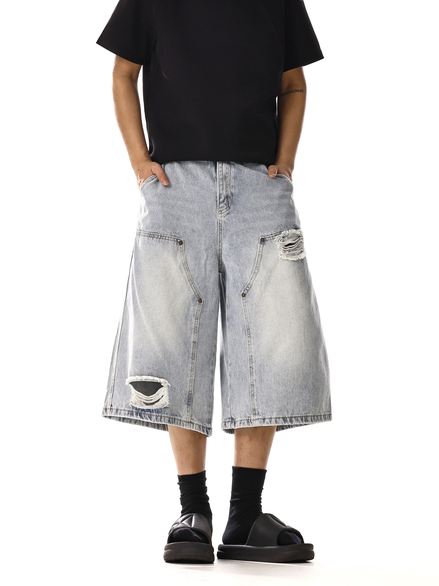 DOUBLE KNEE DAMAGE DENIM SHORTS