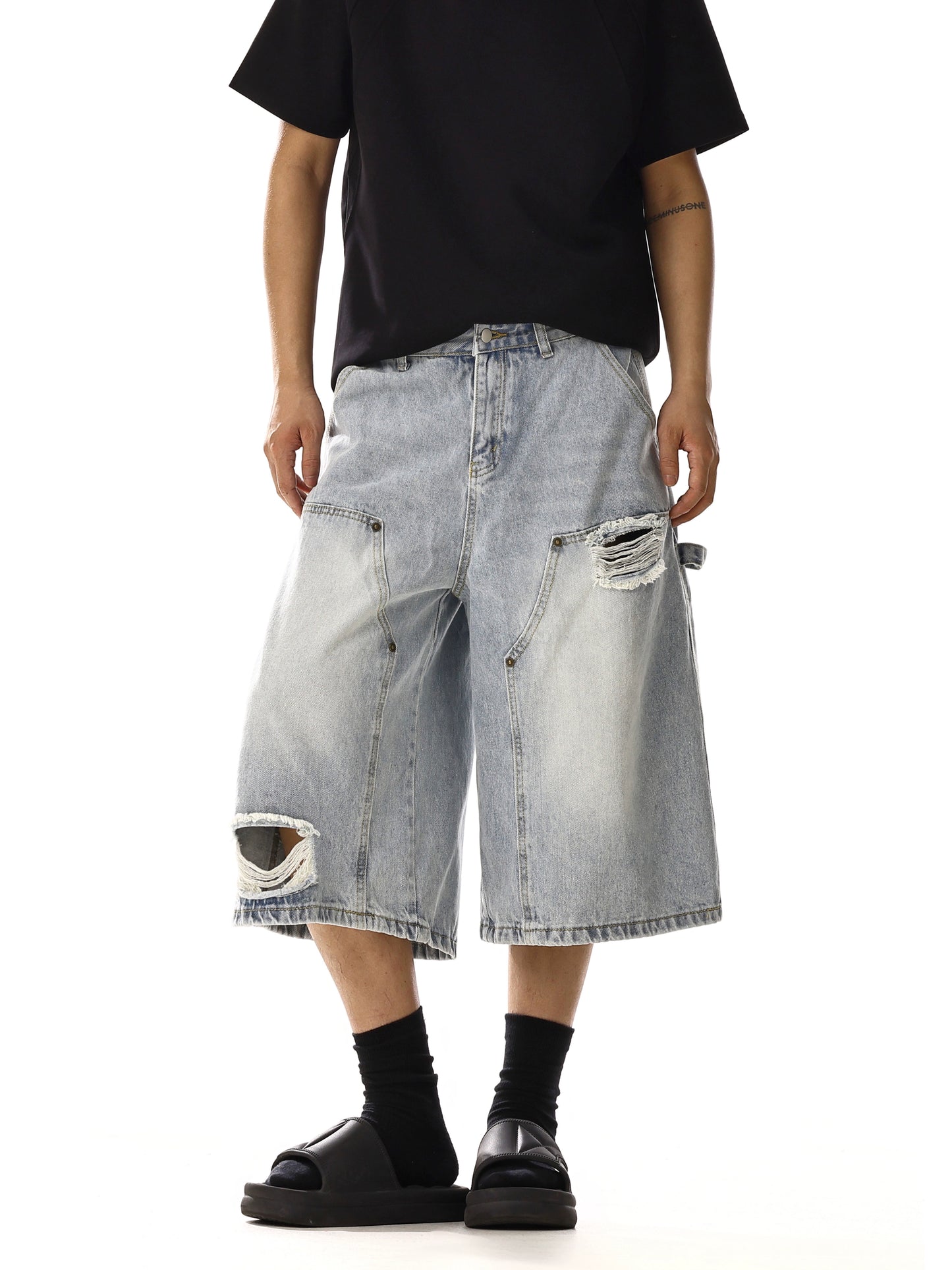 DOUBLE KNEE DAMAGE DENIM SHORTS