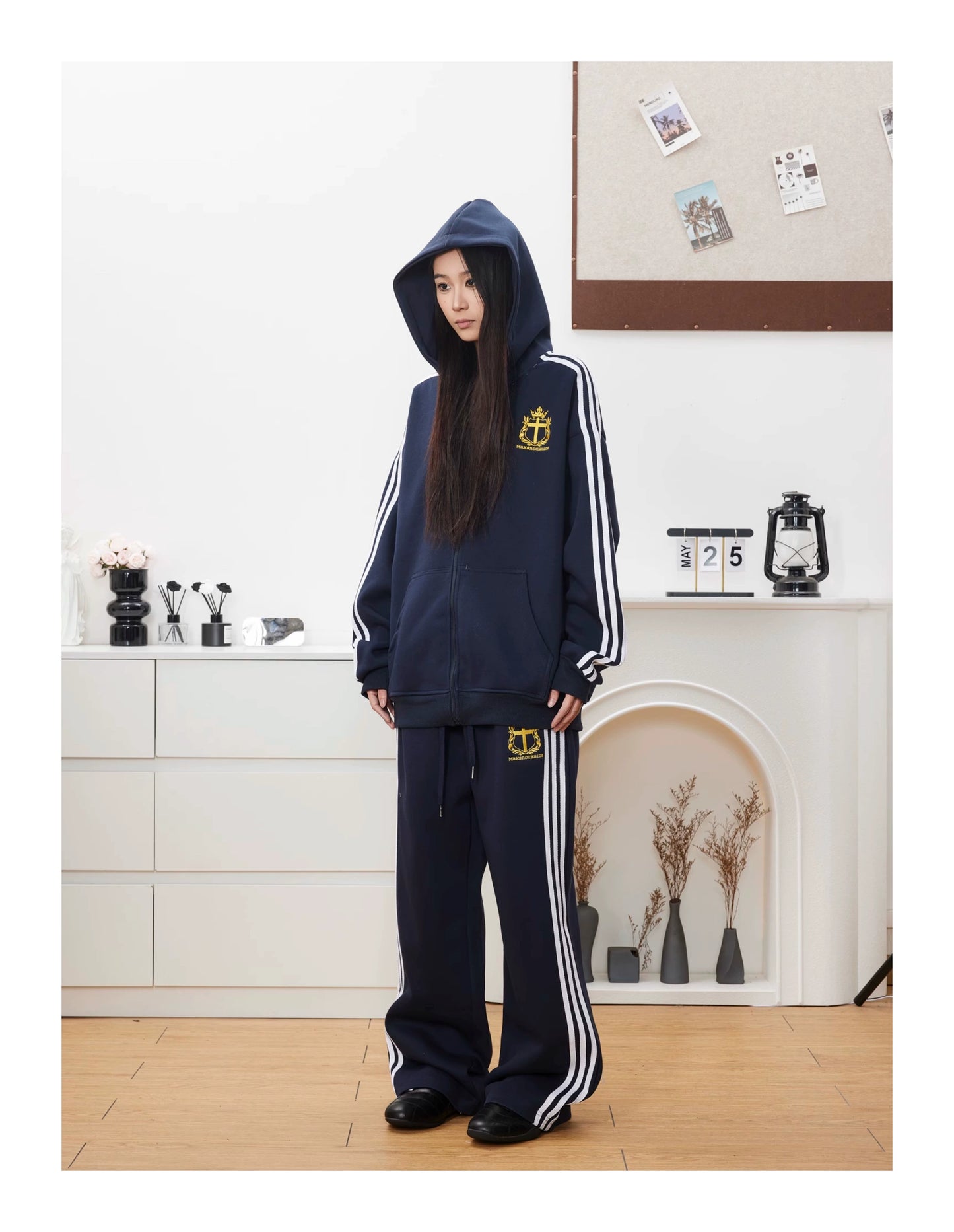 EMBROIDERY STRIPE ZIPPED HOODIE & SWEAT PANTS