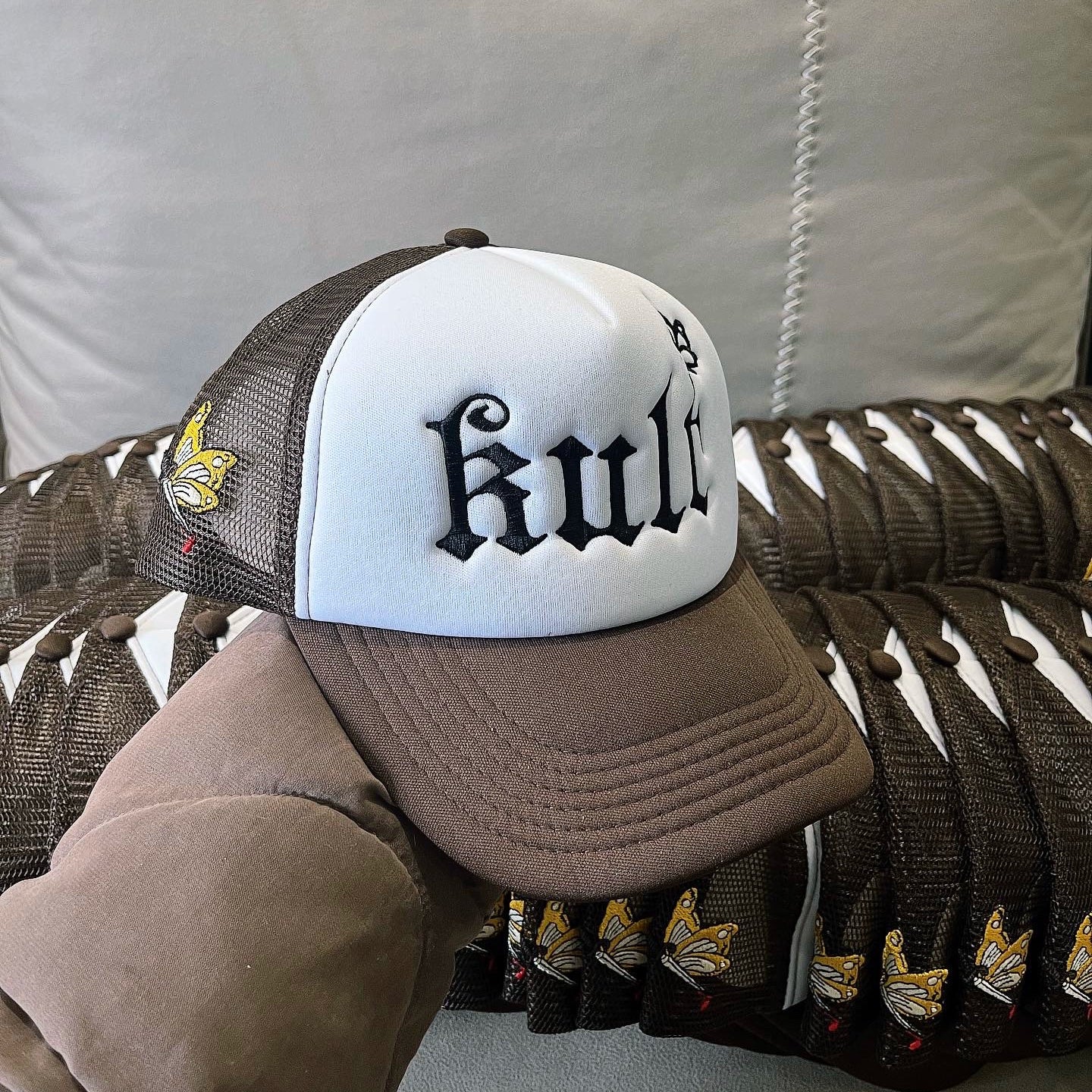 EMBROIDERY LOGO BUTTERFLY MESH CAP
