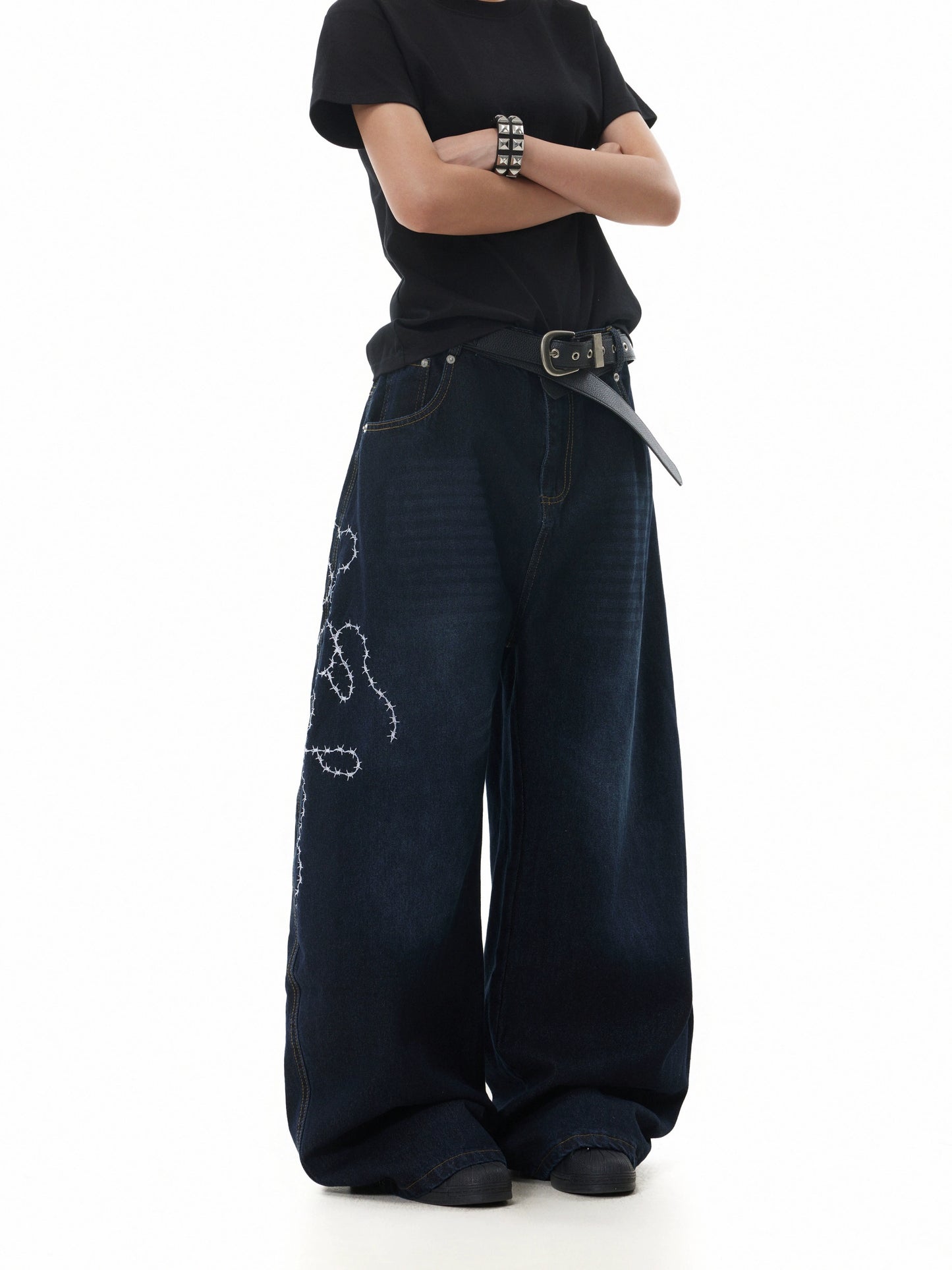 BACK PRINT LIGHTNING WASH DISTRESSED BAGGY DENIM PANTS