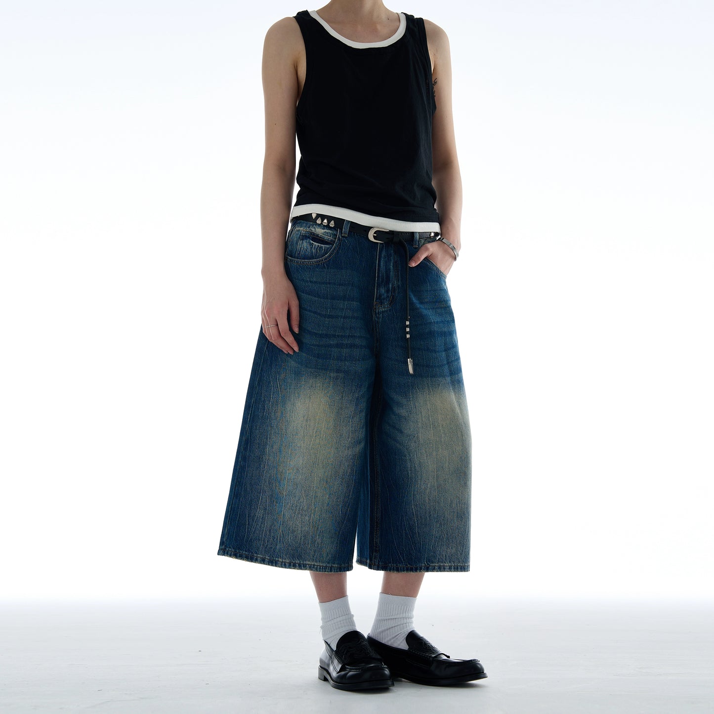 DISTRESSED WASHED DENIM SHORTS