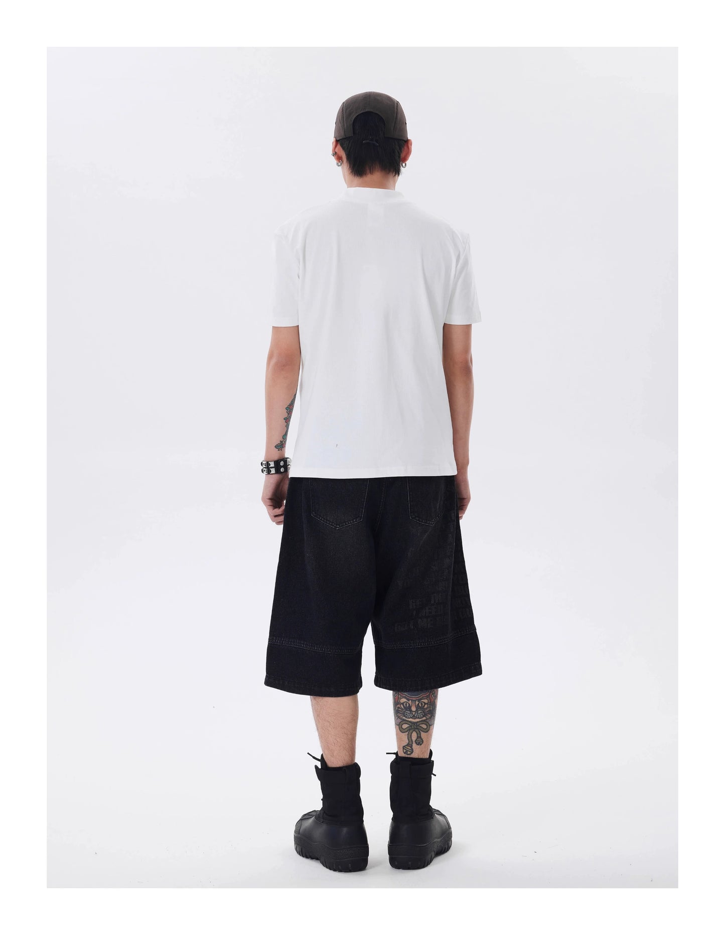 BACKPRINT WASHED DITRESSED DENIM SHORTS