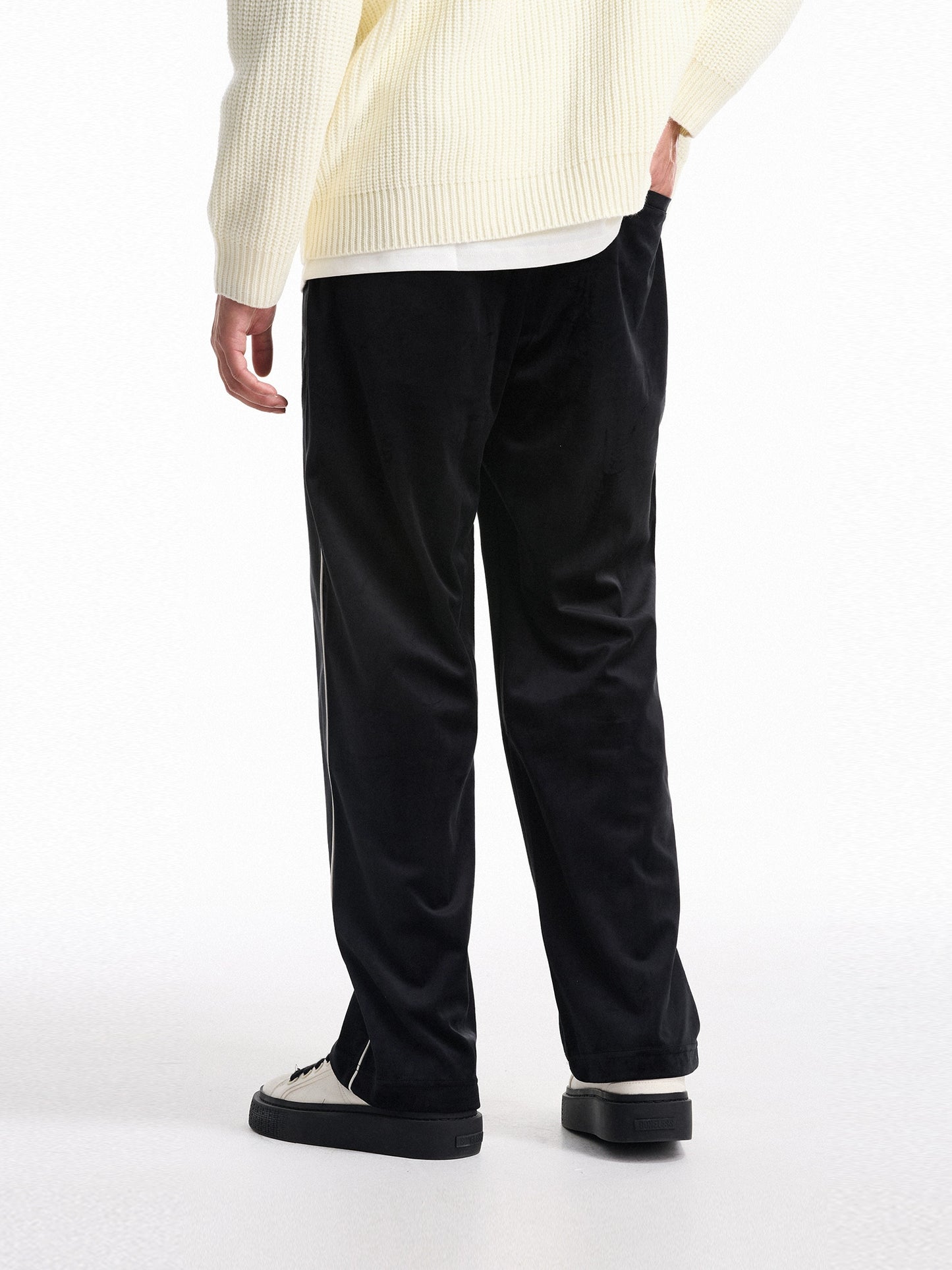 VELVET EMBROIDERED TARCK PANTS