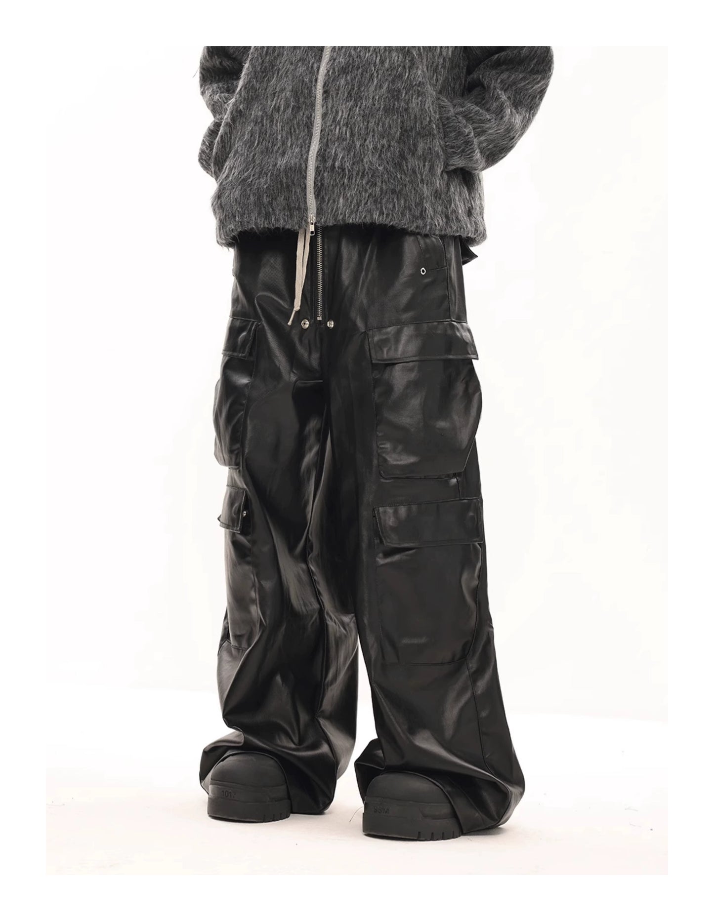 GLOSSY CARGO LEATHER PANTS