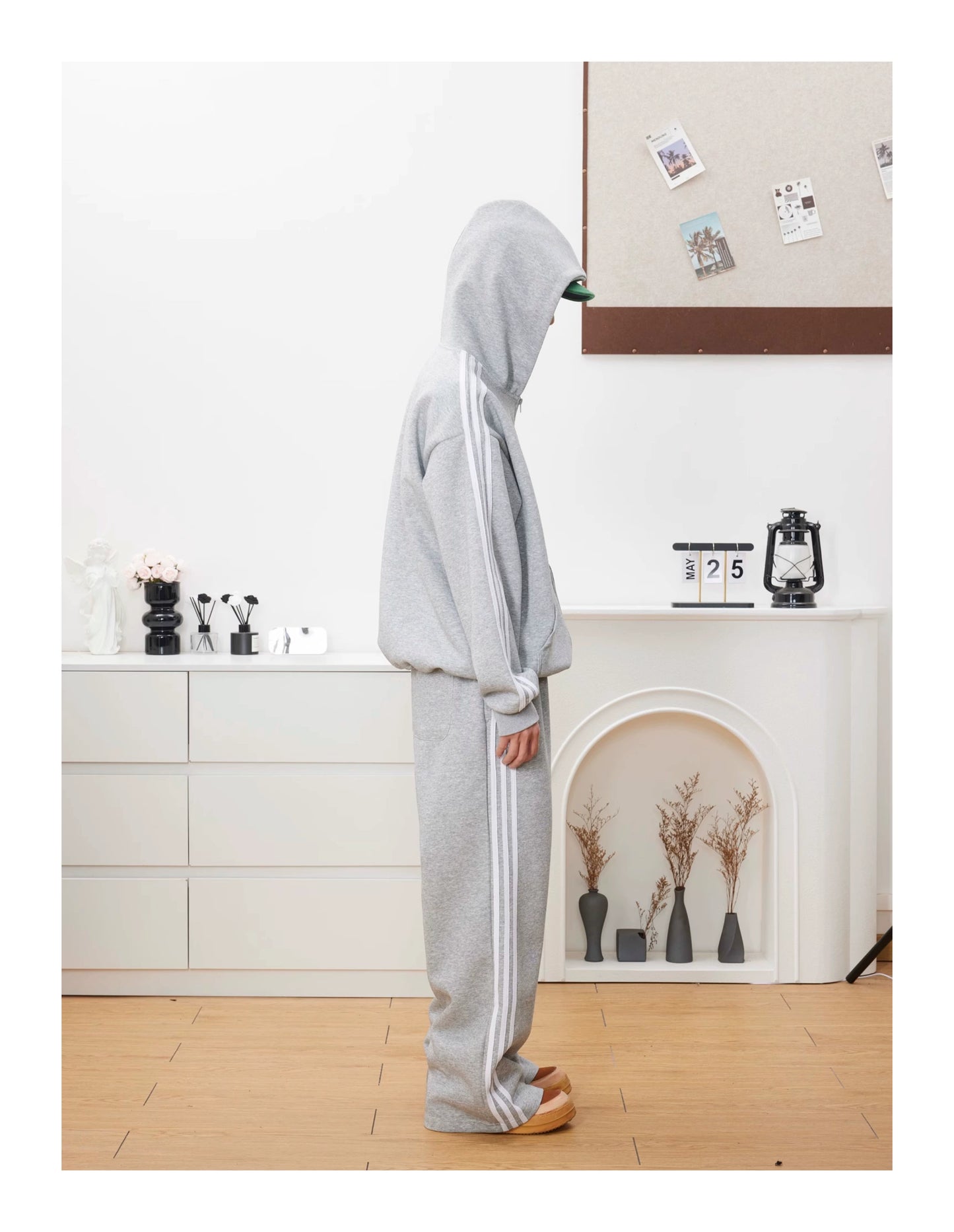 EMBROIDERY STRIPE ZIPPED HOODIE & SWEAT PANTS