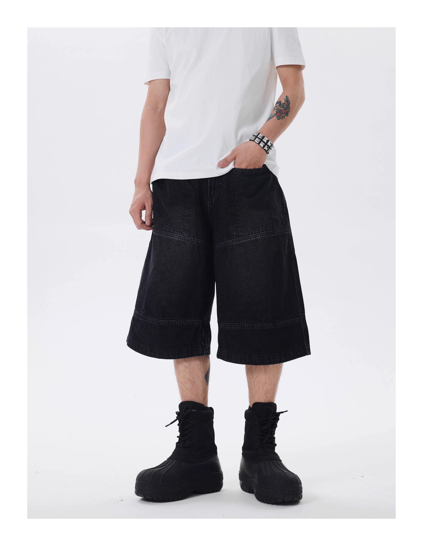 BACKPRINT WASHED DITRESSED DENIM SHORTS