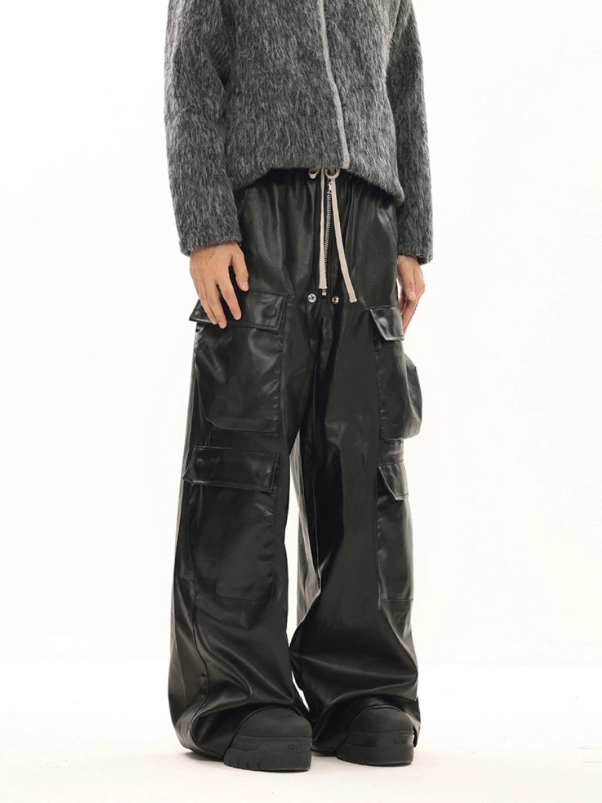 GLOSSY CARGO LEATHER PANTS