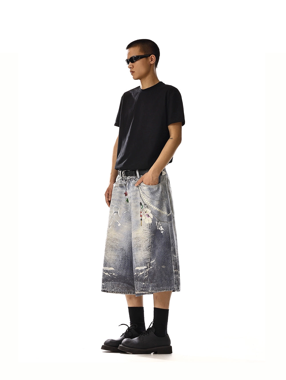 CHAIN GRAPHIC EMBELLISHED SHORTS