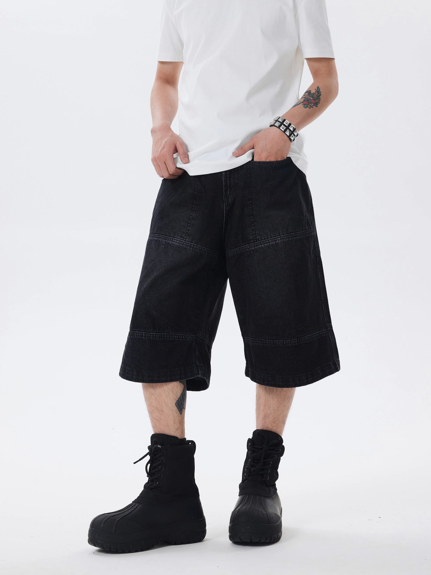 BACKPRINT WASHED DITRESSED DENIM SHORTS
