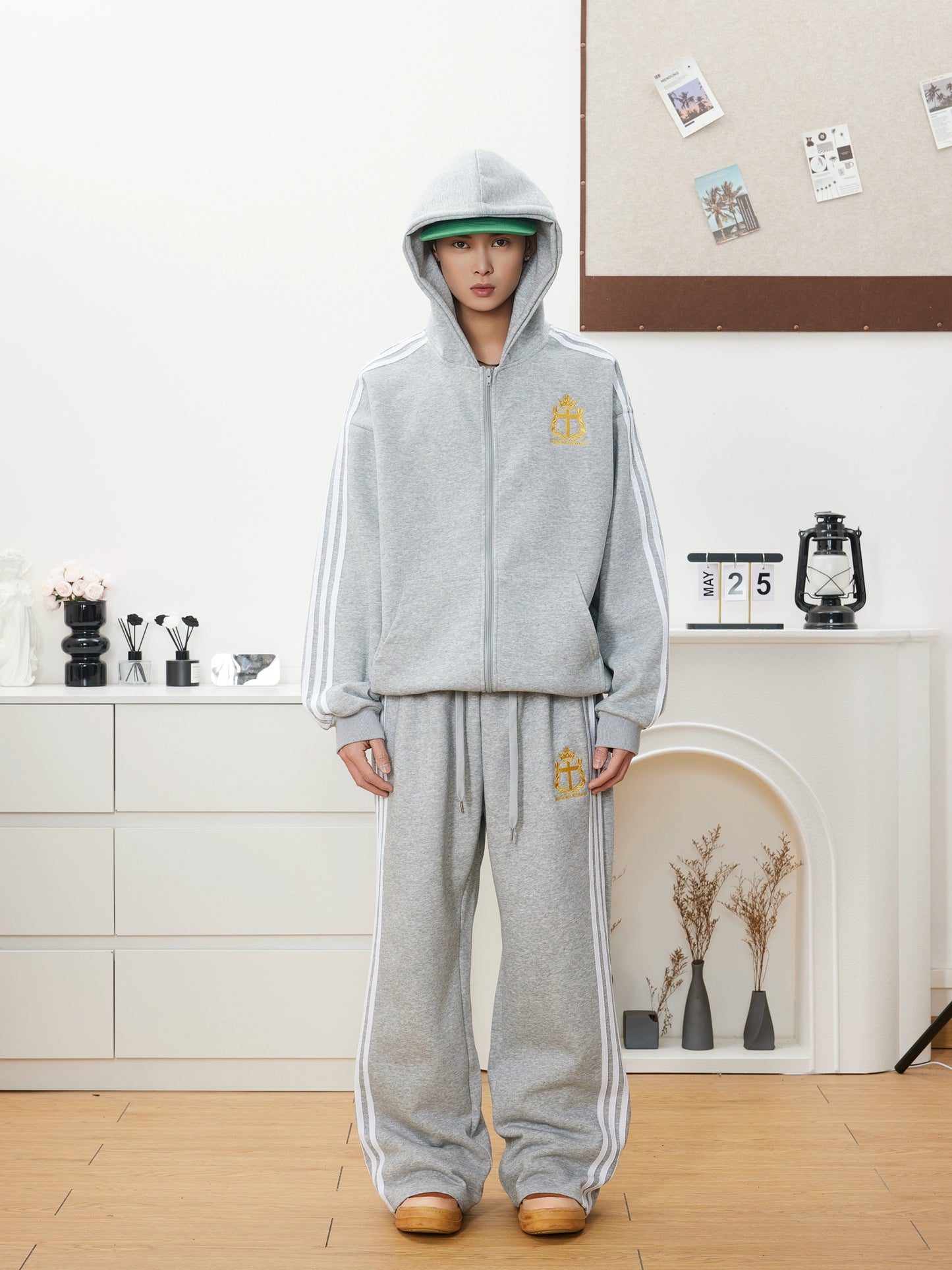 EMBROIDERY STRIPE ZIPPED HOODIE & SWEAT PANTS
