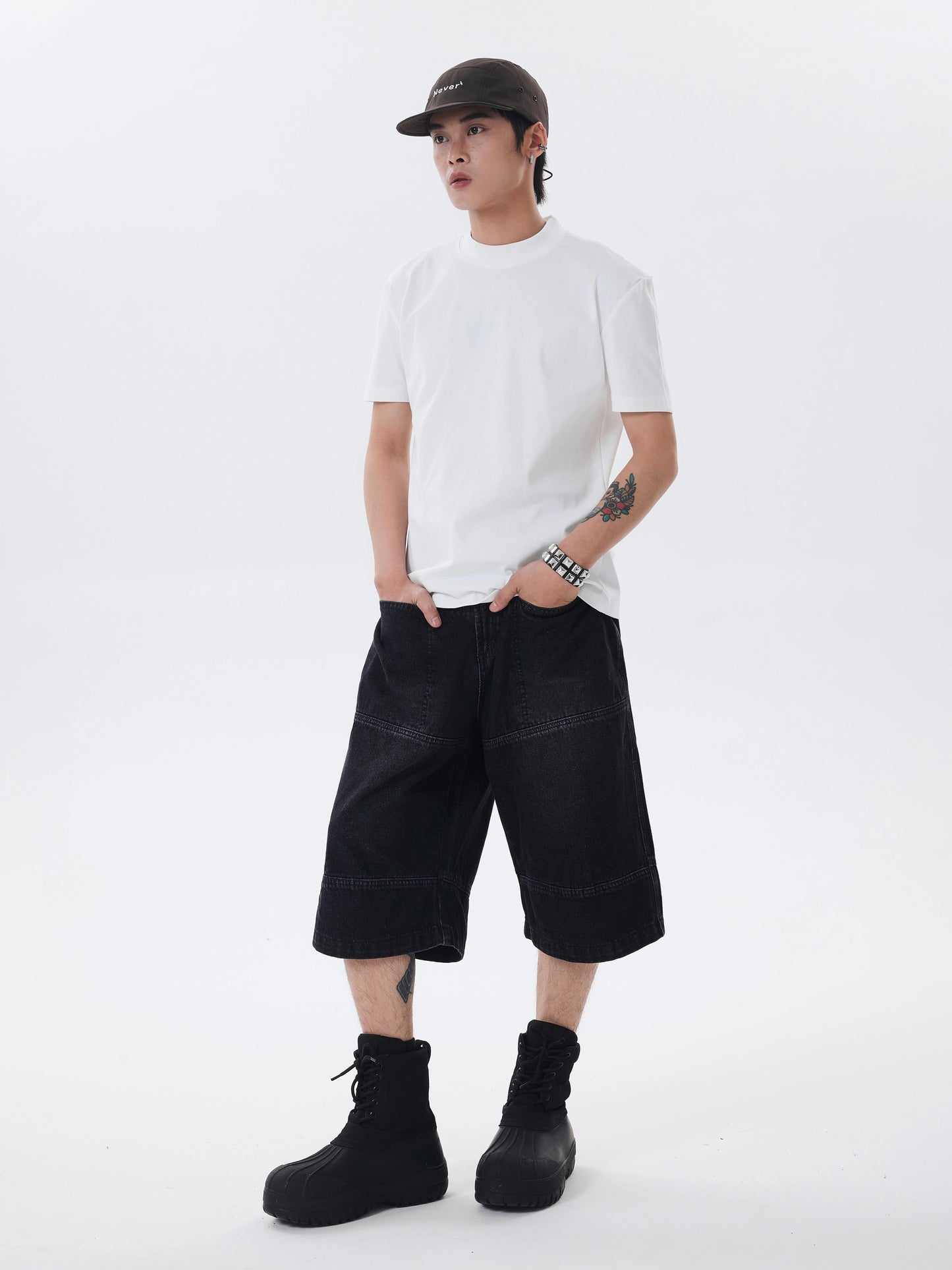 BACKPRINT WASHED DITRESSED DENIM SHORTS