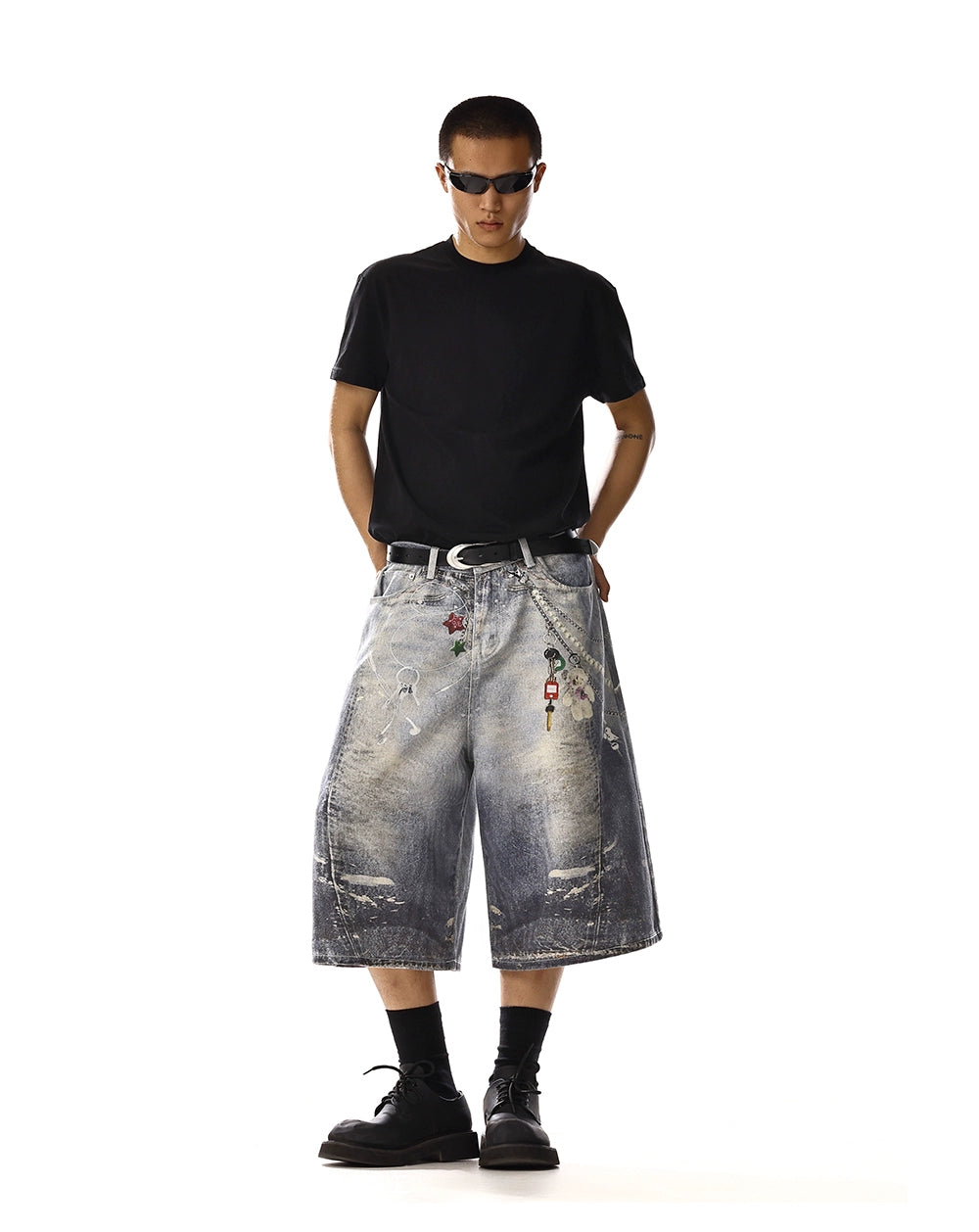 CHAIN GRAPHIC EMBELLISHED SHORTS