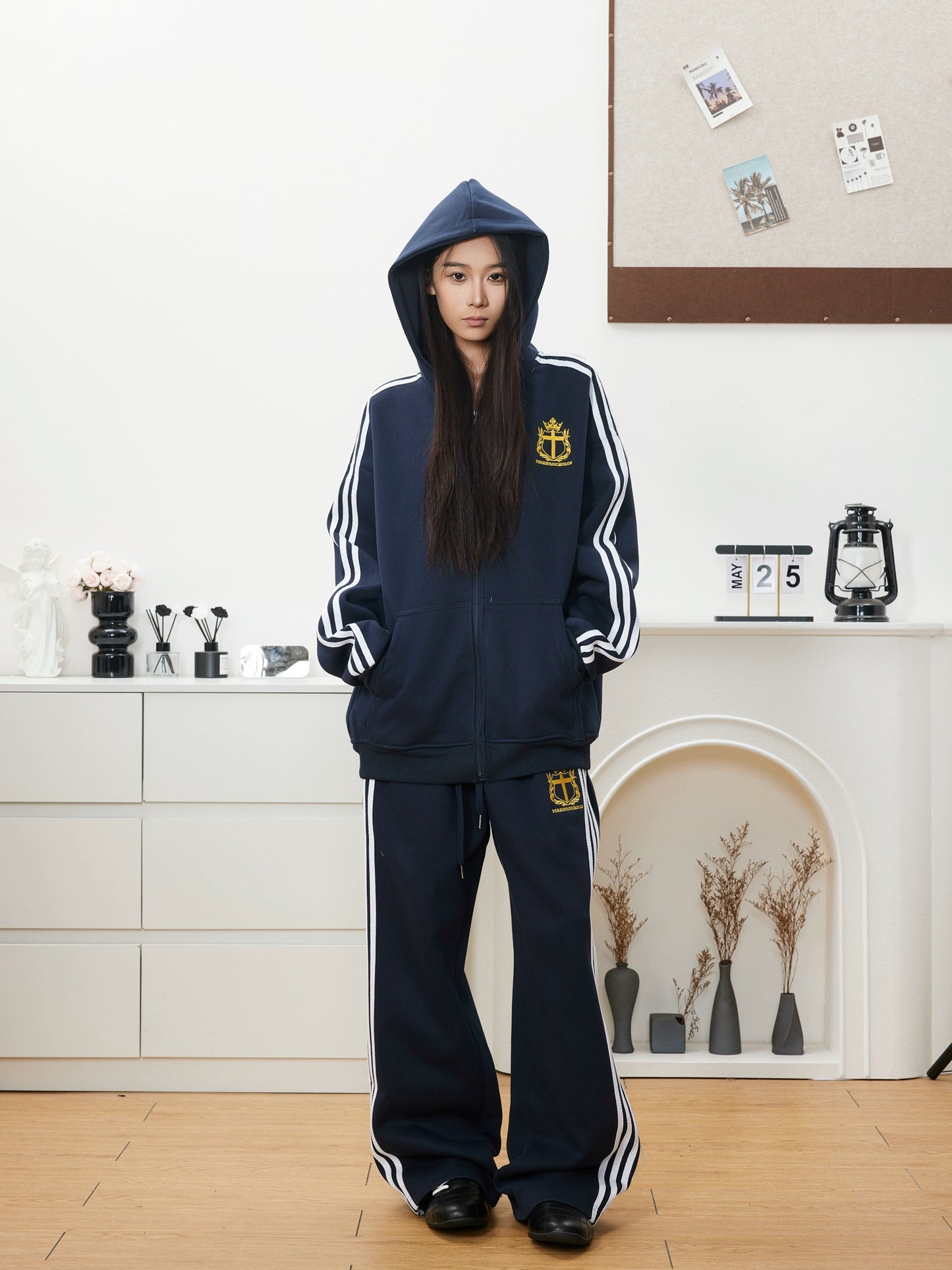 EMBROIDERY STRIPE ZIPPED HOODIE & SWEAT PANTS