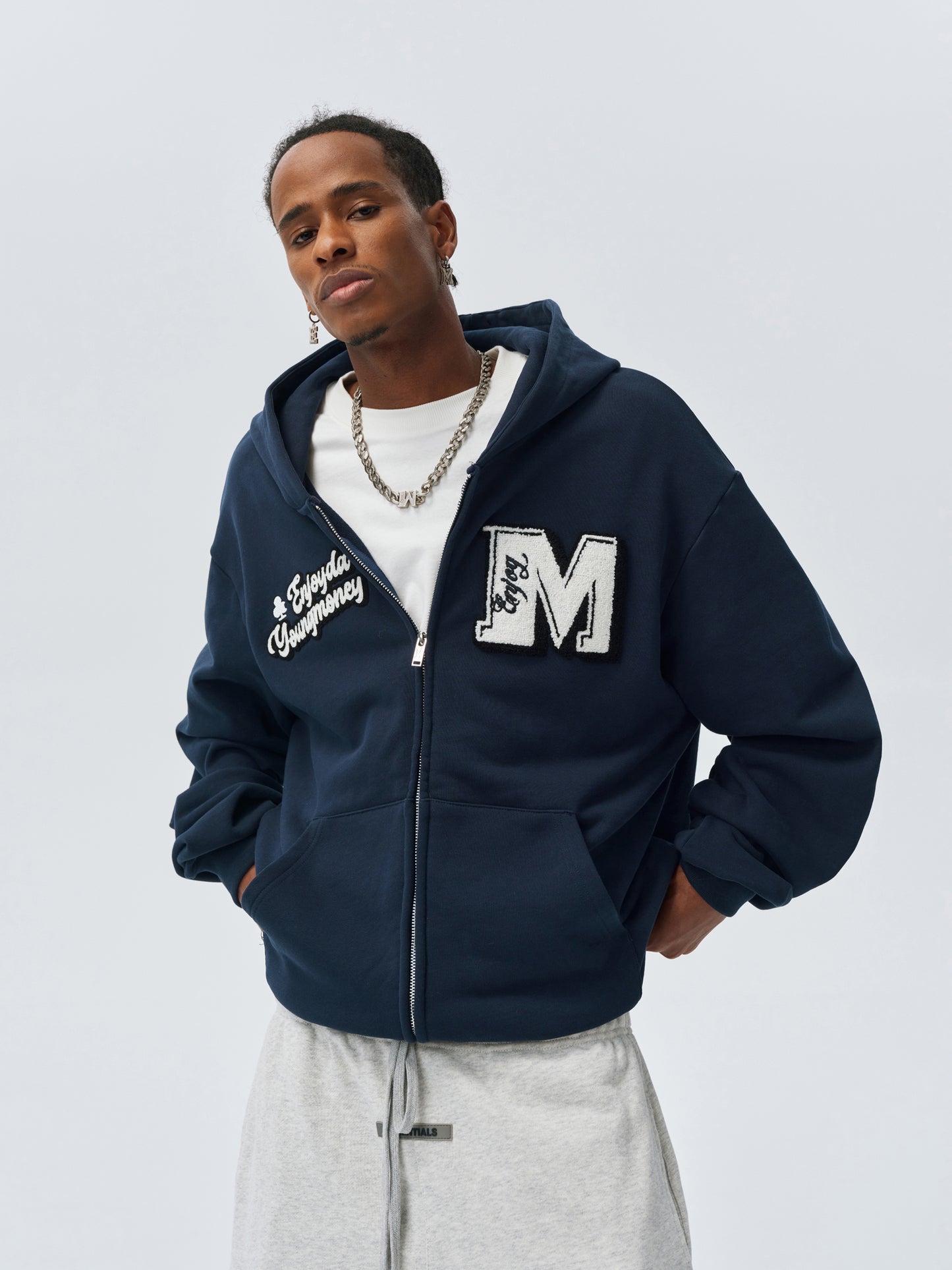 MEDM EMBROIDERY ZIPPED HOODIE