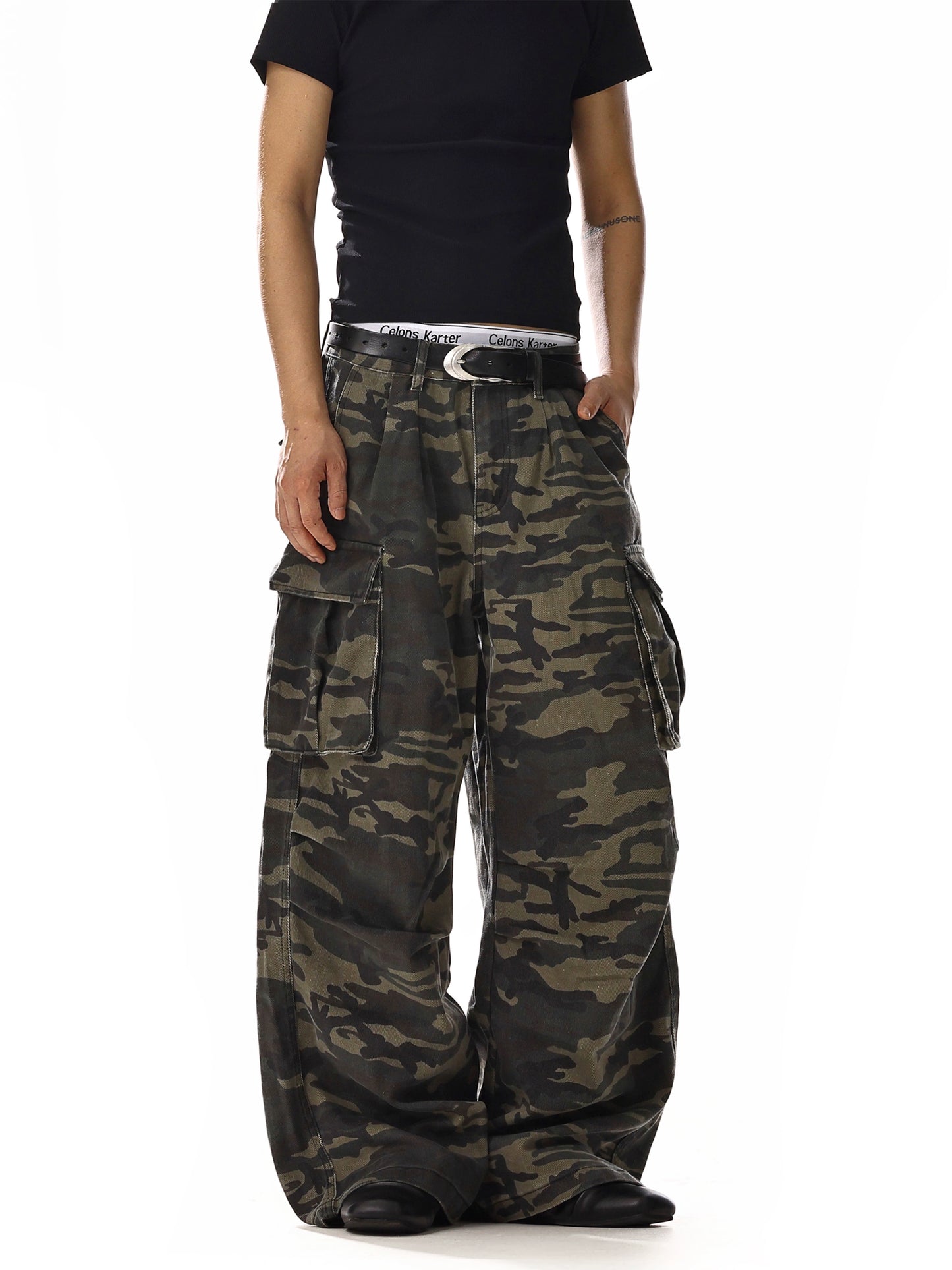 RETRO CAMOUFLAGE CARGO PANTS