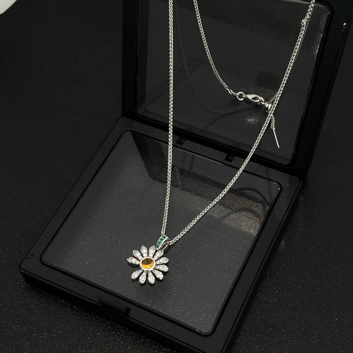 DAISY SHARD NECKLACE