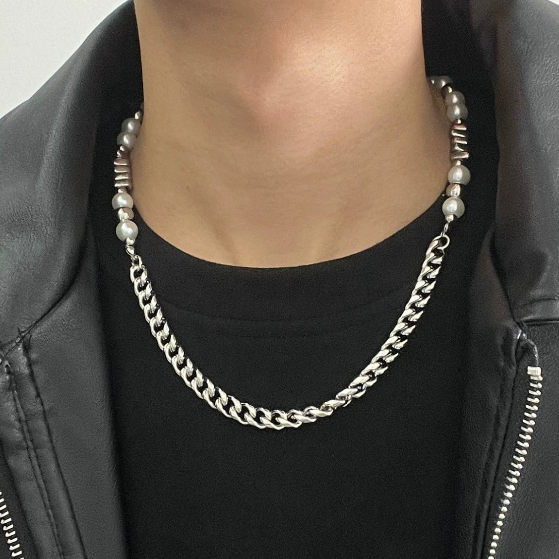 TOGGLE PEARL NECKLACE