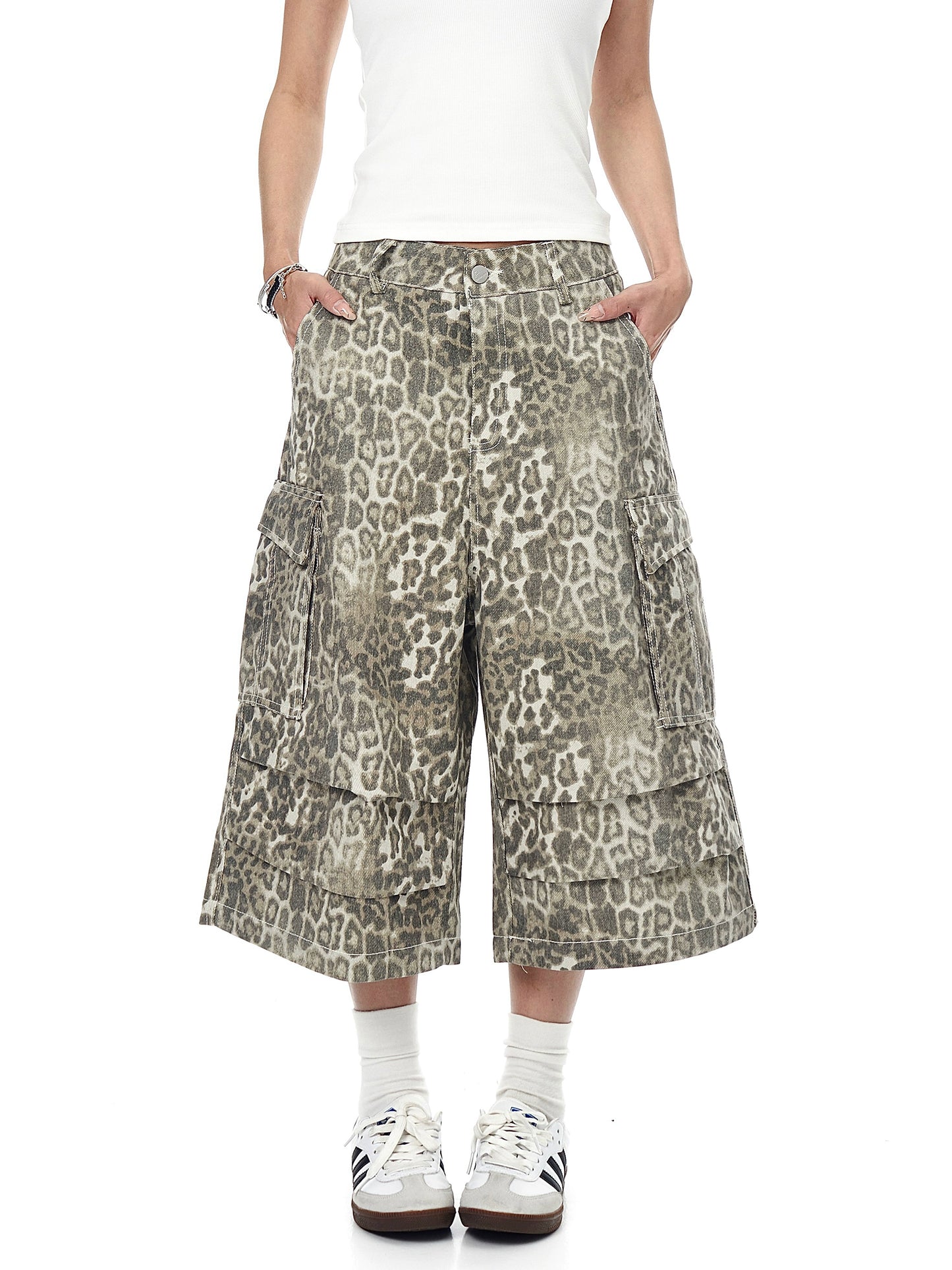 VINATGE DISTRESSED LEOPARD CARGO SHORTS