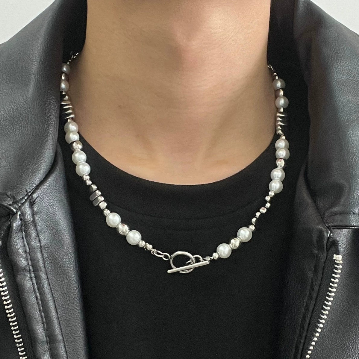 TOGGLE PEARL NECKLACE
