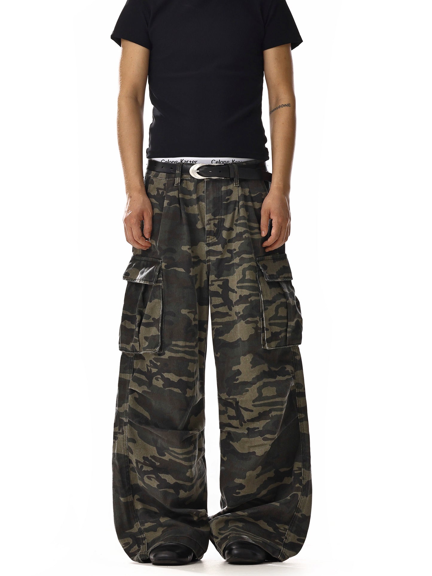 RETRO CAMOUFLAGE CARGO PANTS