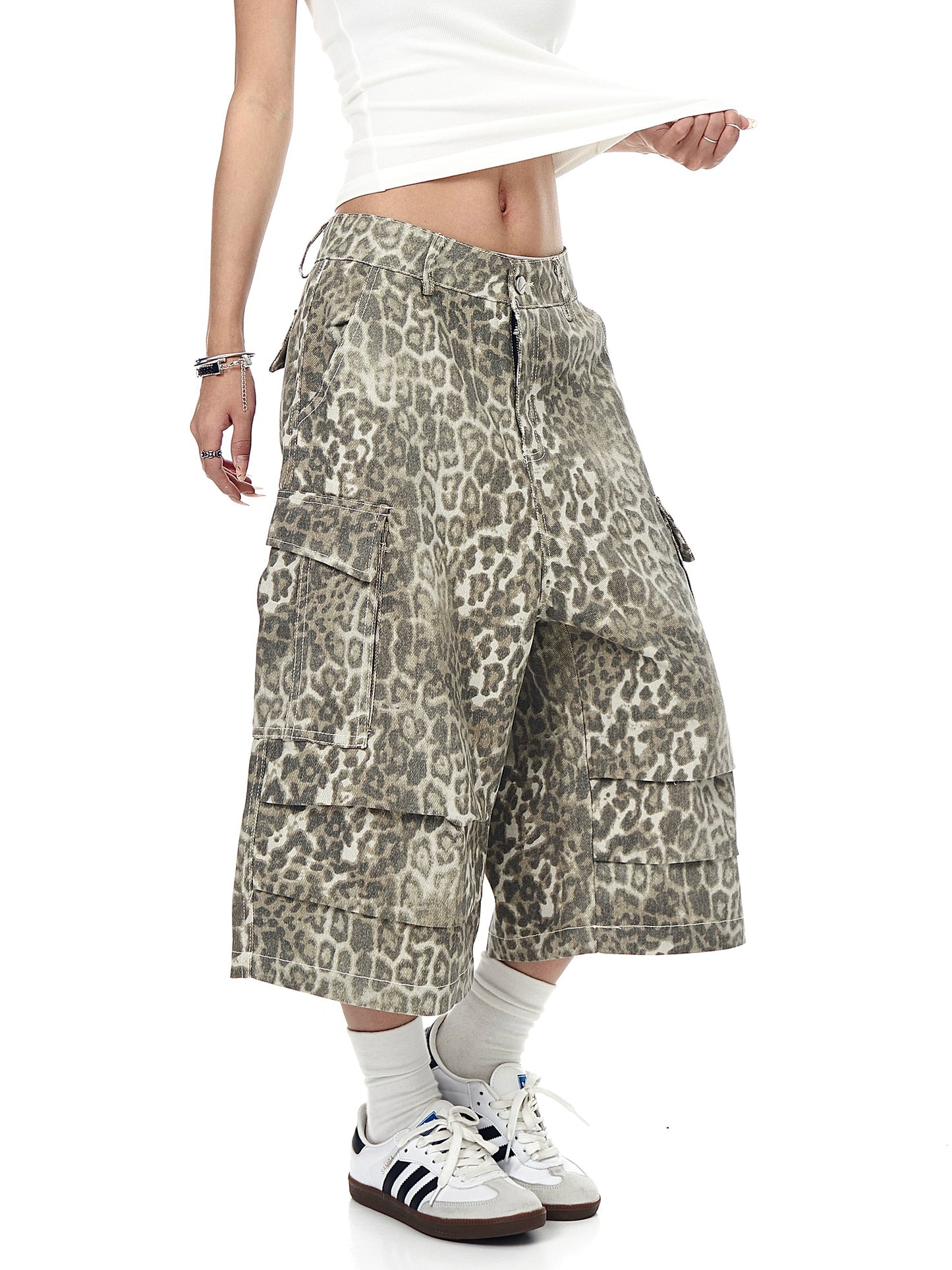 VINATGE DISTRESSED LEOPARD CARGO SHORTS