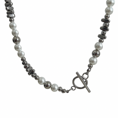 TOGGLE PEARL NECKLACE