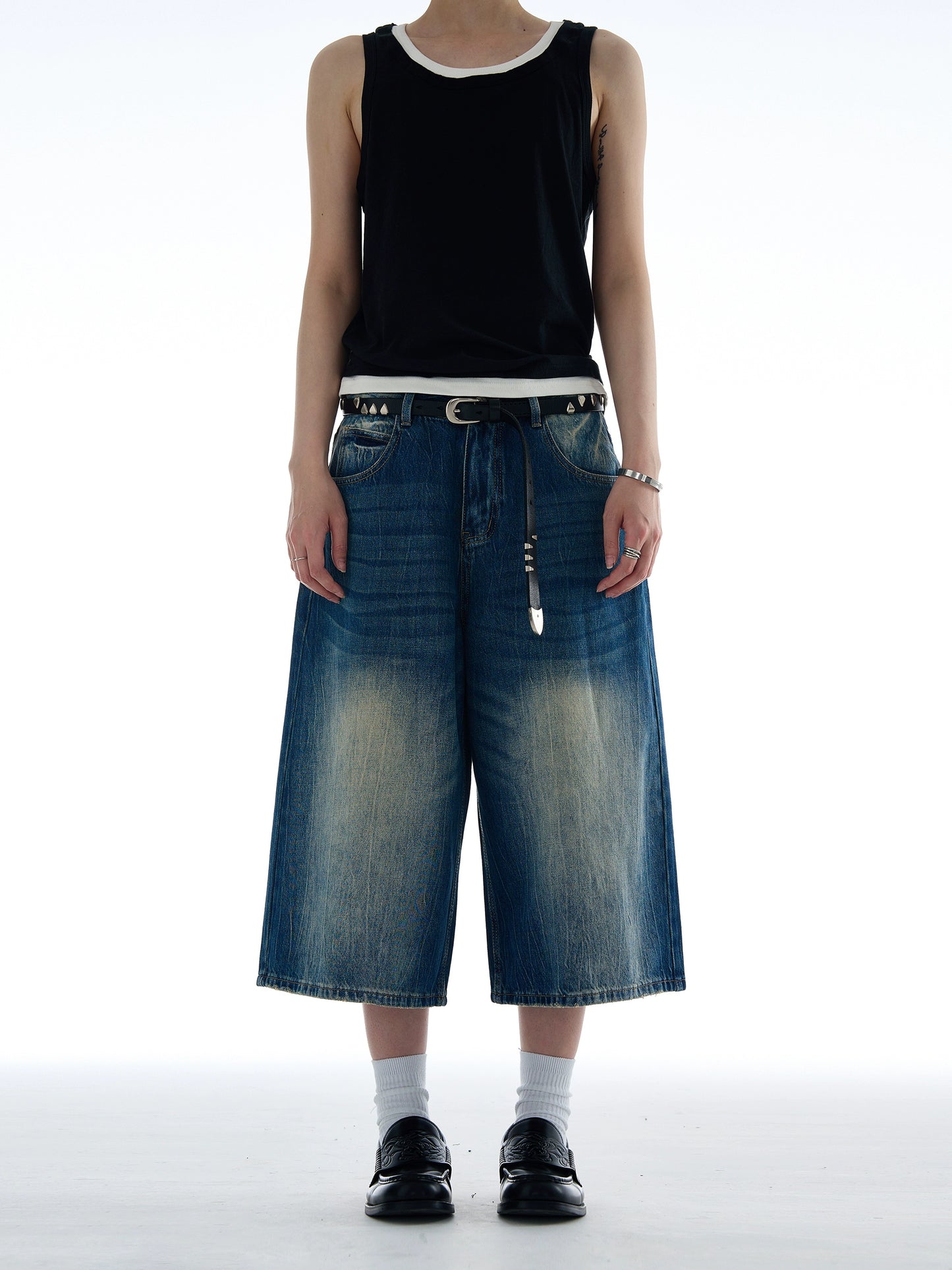 DISTRESSED WASHED DENIM SHORTS